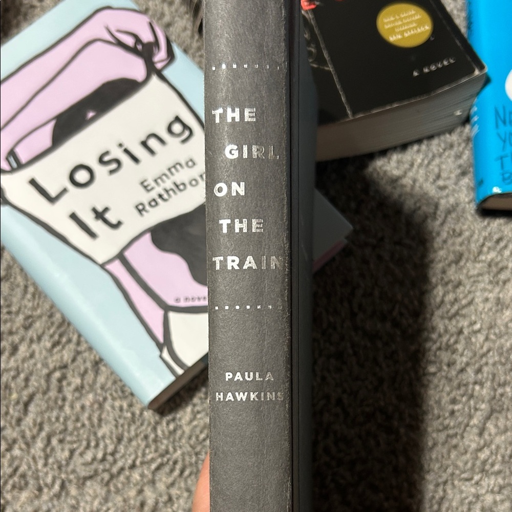 Set of 4 Popular Novels - Picture 2 of 9